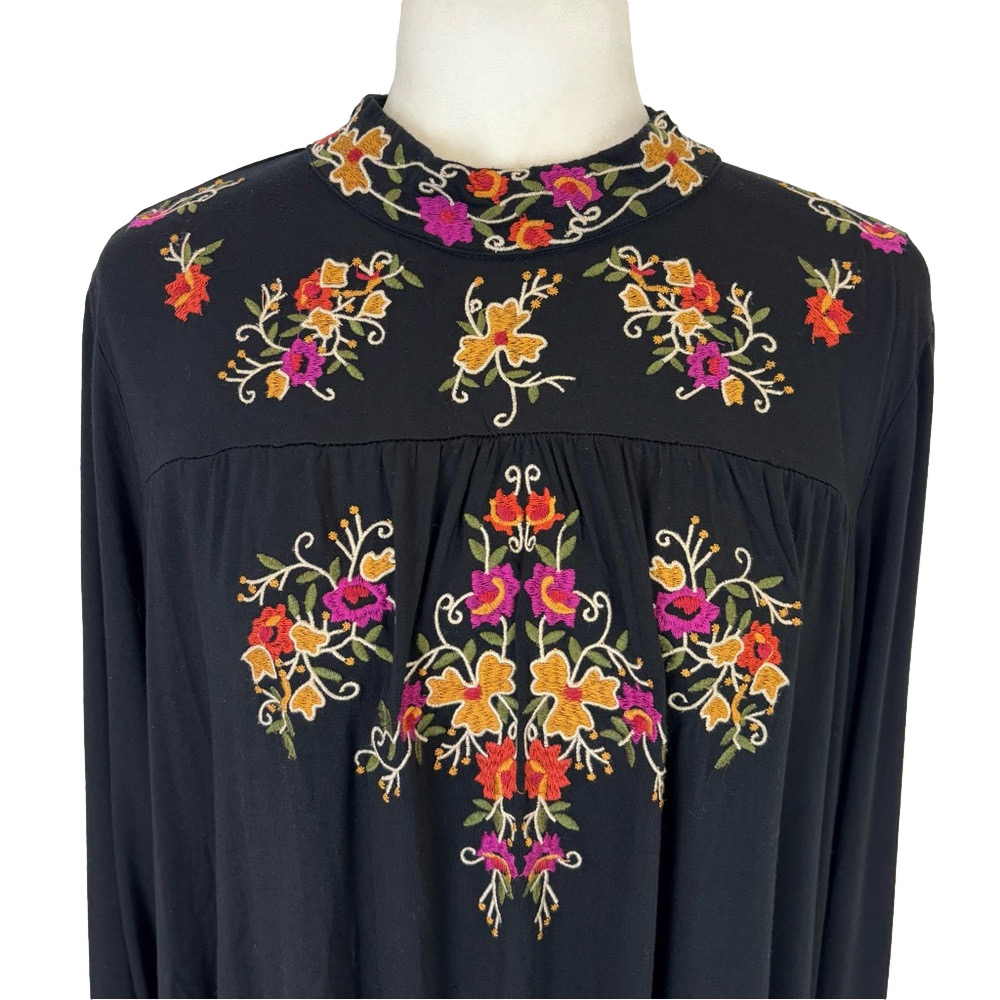 Cupio black embroidered top